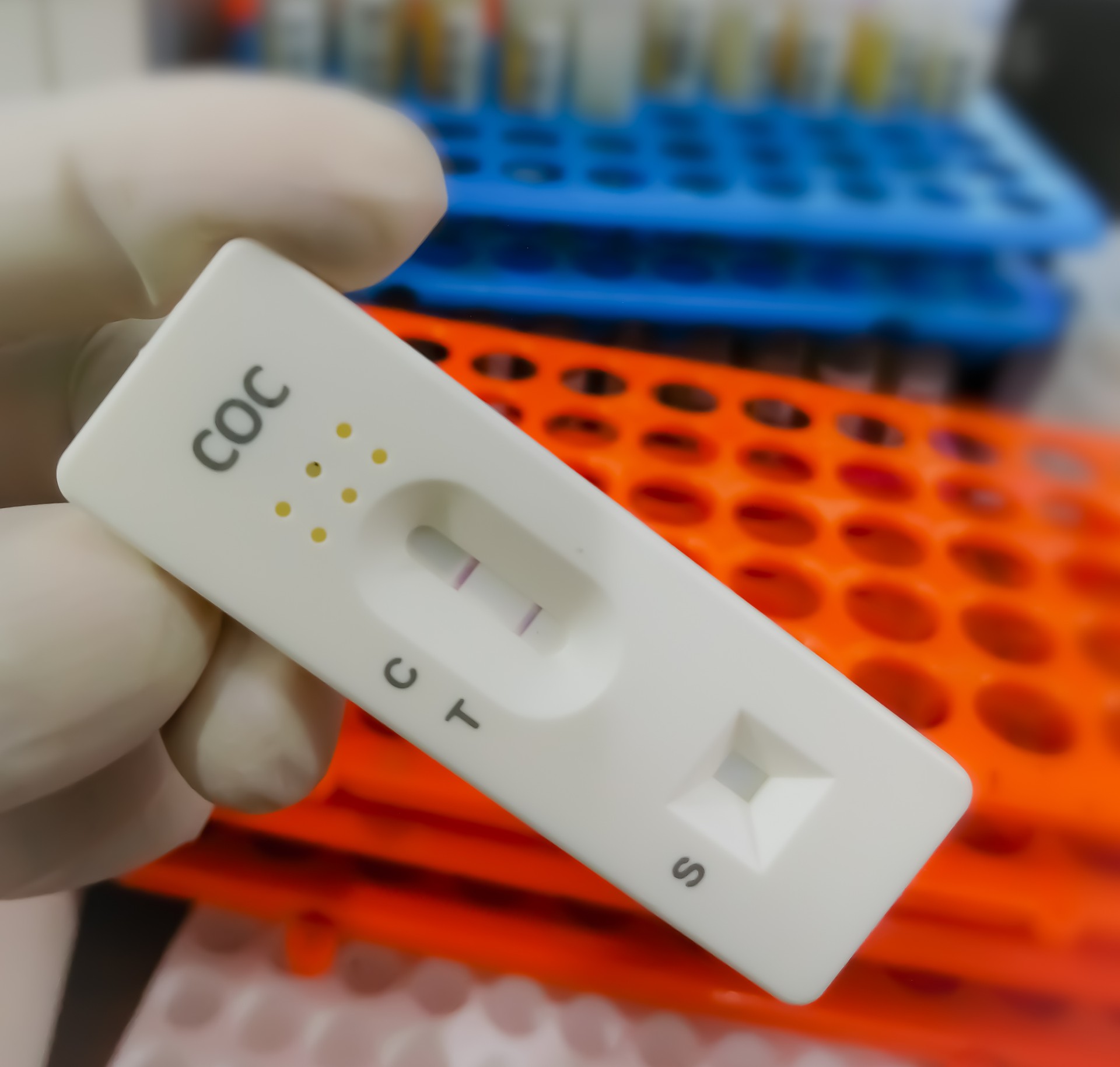 Rapid screening test for Cocaine drug test showing positive result.